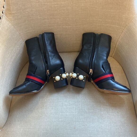 Gucci
Peyton Web-Strap Leather Ankle Boot, Black - Picture 8 of 14